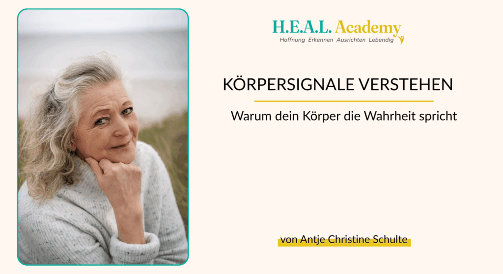 Körpersignale verstehen: lächelnde Frau mit grauen Haaren an der Küste, Beitrag von Antje Christine Schulte, H.E.A.L. Academy